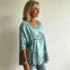 Stil Boho-Chic Parizian: Imprimeu digital vibrant și detalii rafinate din dantelă perforată pentru un look tineresc și plin de prospețime!