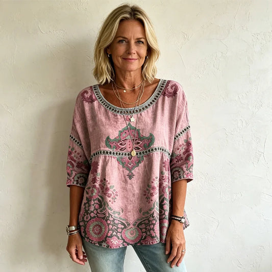 Stil Boho-Chic Parizian: Imprimeu digital vibrant și detalii rafinate din dantelă perforată pentru un look tineresc și plin de prospețime!